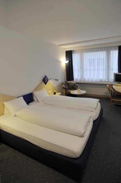 Hotel Blumenstein Self-Check In เฟราเอนเฟลด์ ภายนอก รูปภาพ