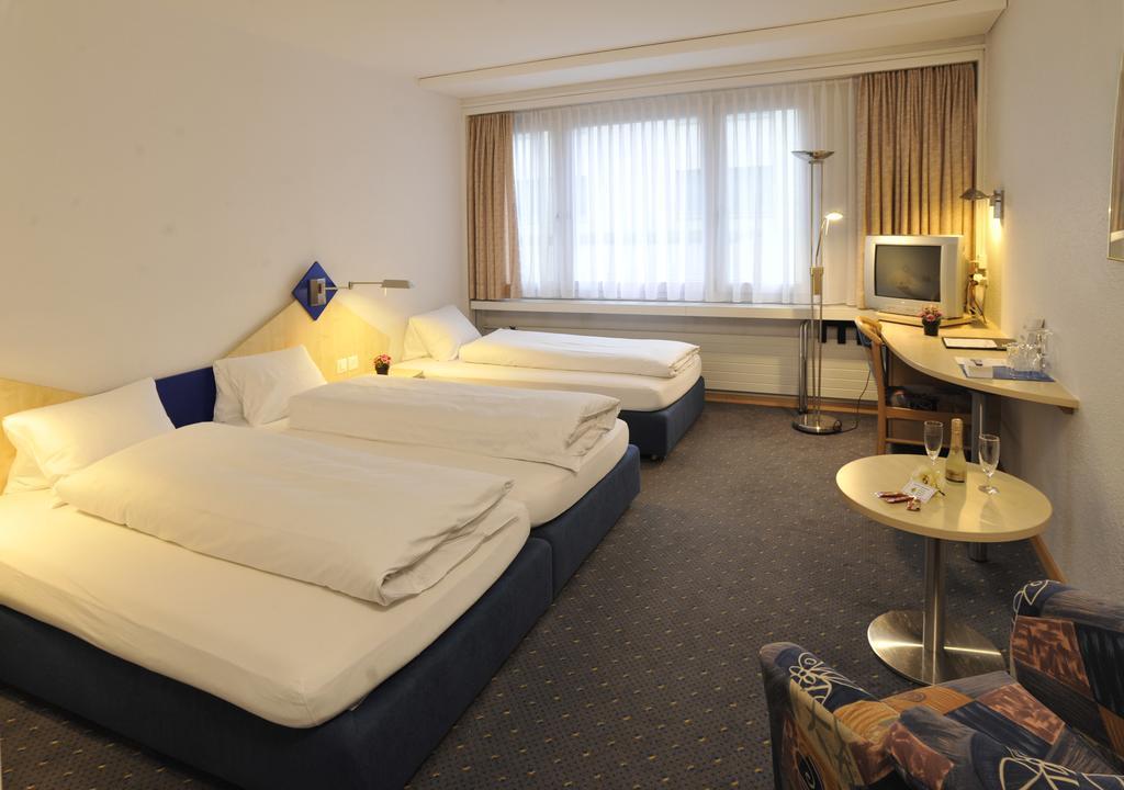 Hotel Blumenstein Self-Check In เฟราเอนเฟลด์ ภายนอก รูปภาพ